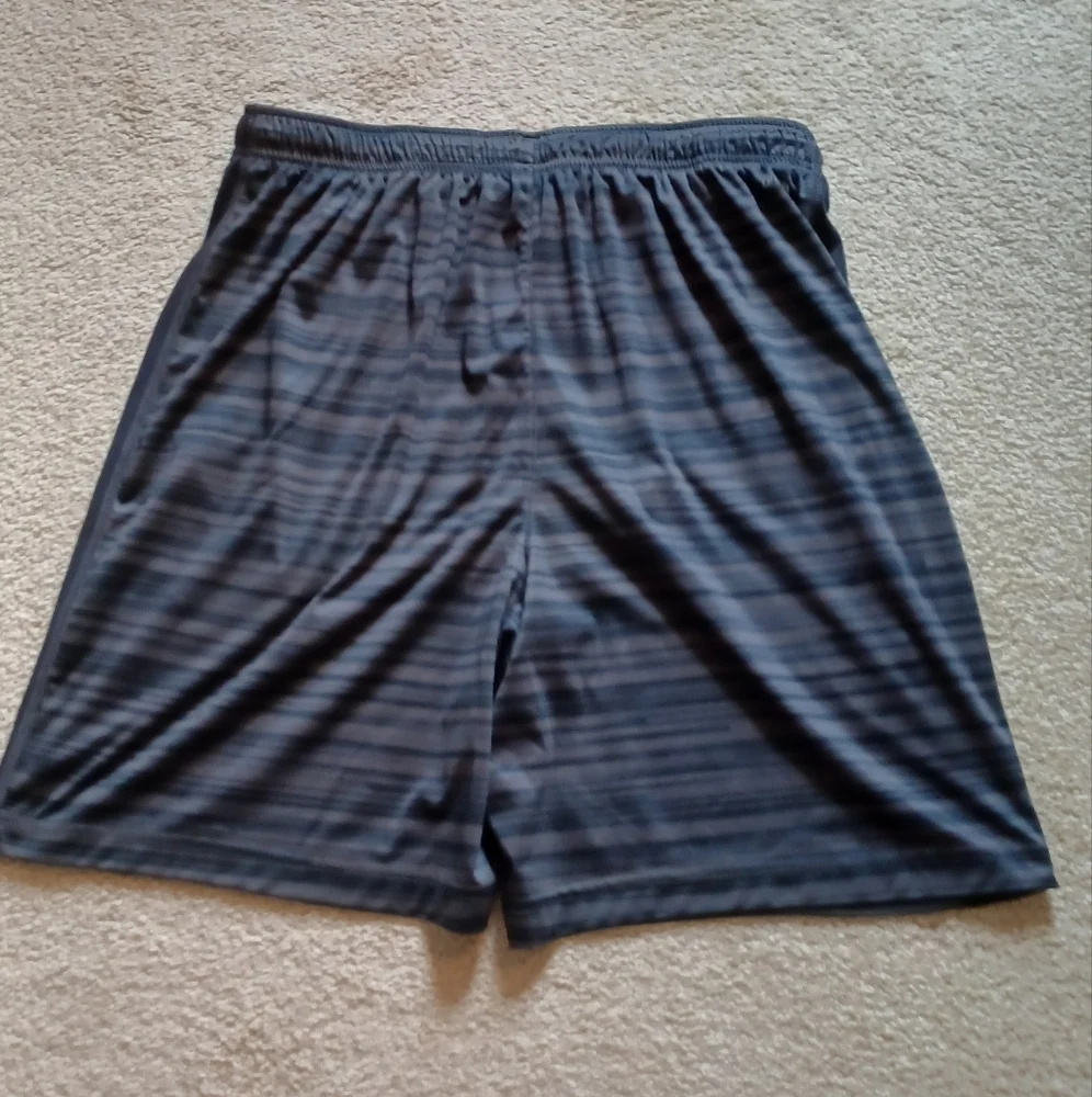 EUC Tek Gear Dry Tek Black Athletic Shorts - Men's Size XL - Picture 2 of 5
